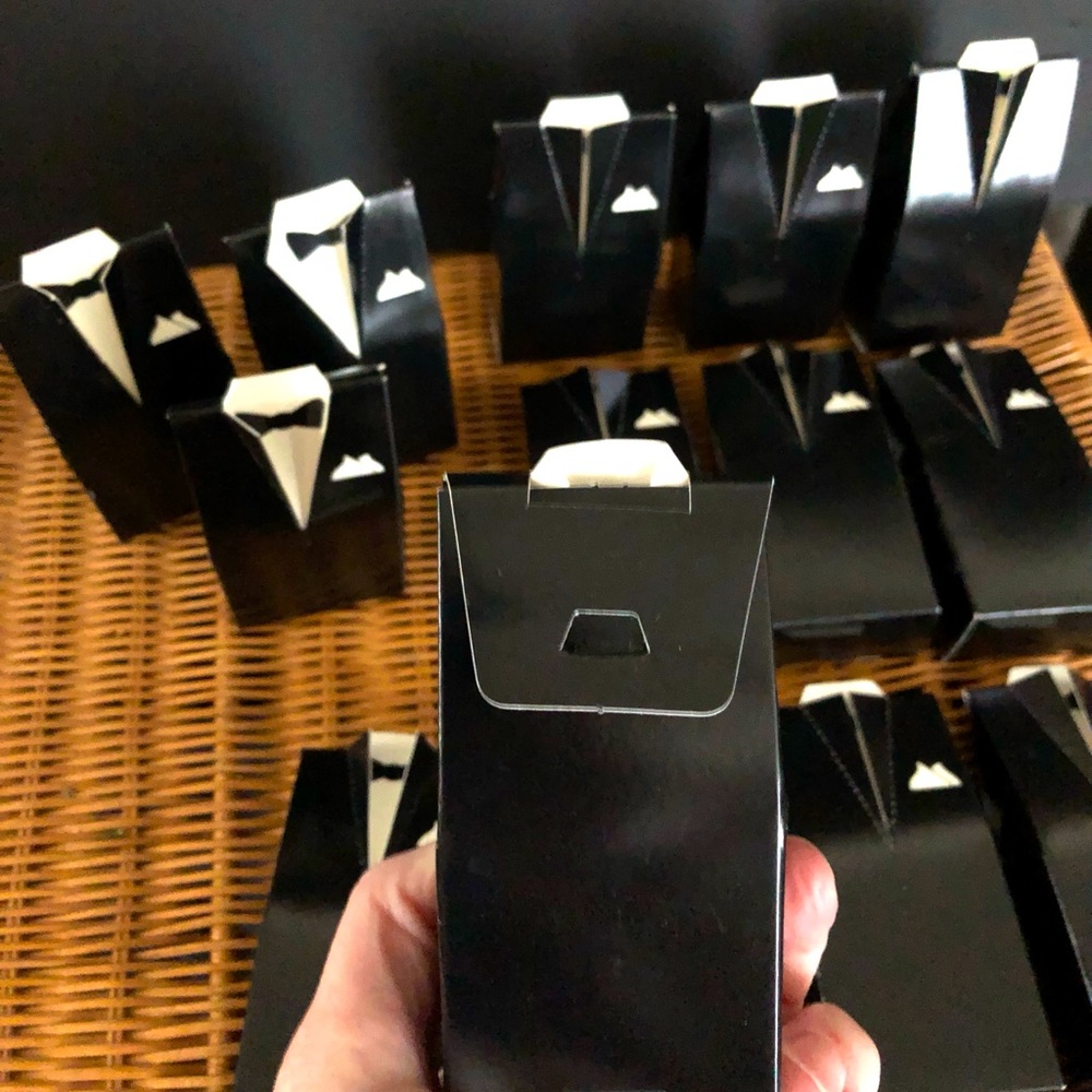 Tuxedo favor boxes - Picture 4 of 11